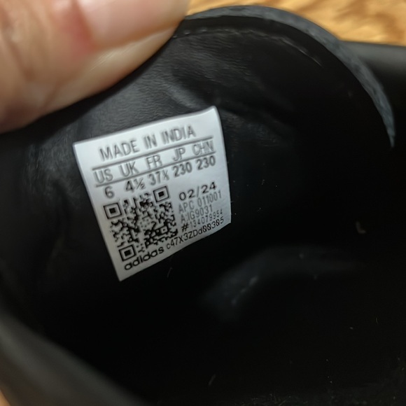 Big girls black and white adidas samba - Picture 4 of 4